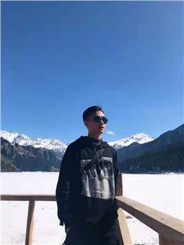 张朝伟老师照片