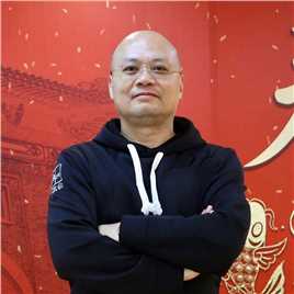 卢强生老师头像